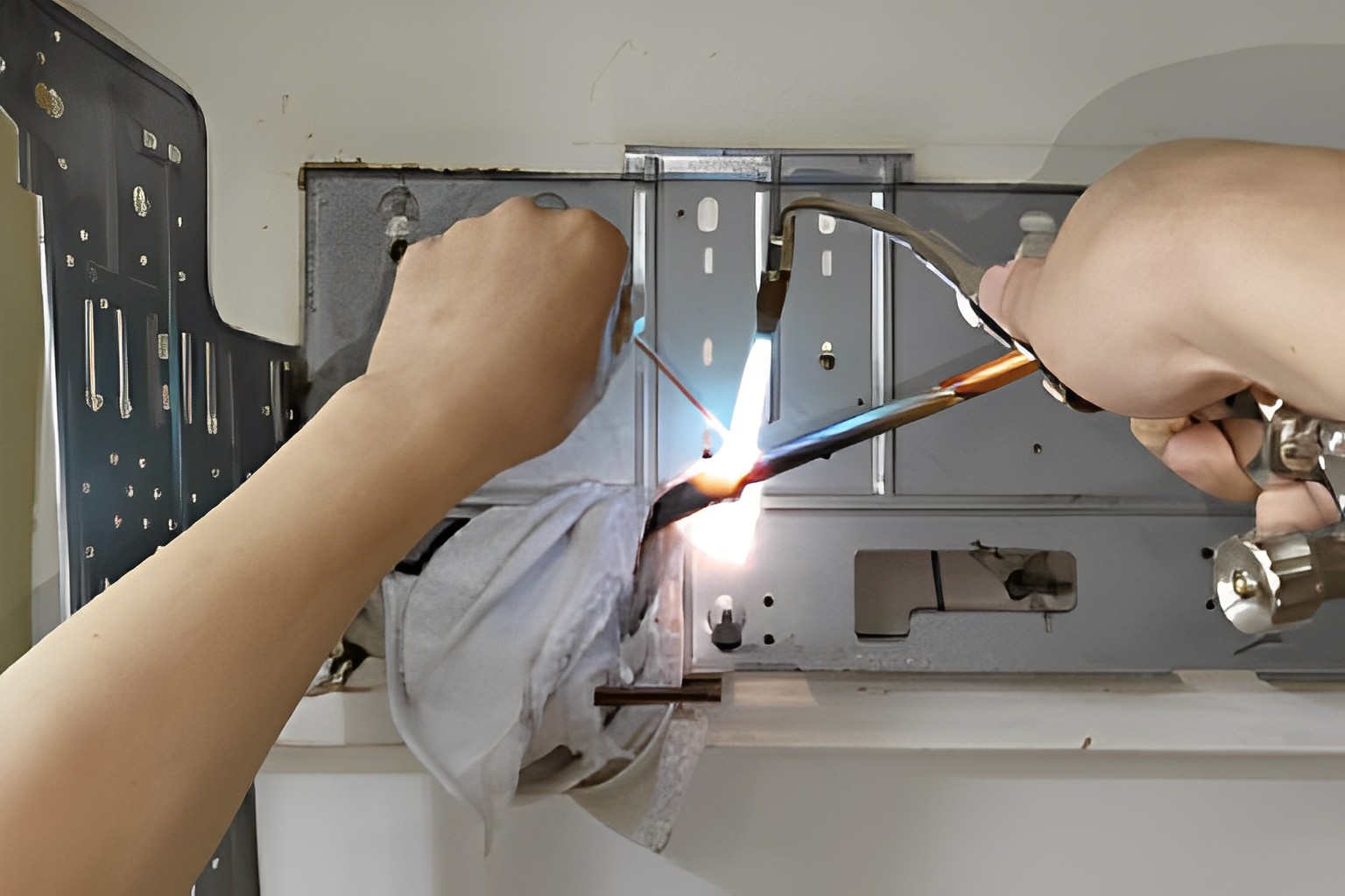 不破壞裝潢的冷氣安裝：燒焊套接是怎麼做到的？