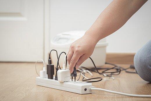 為什麼你家插座永遠不夠？其實是電線配置的問題